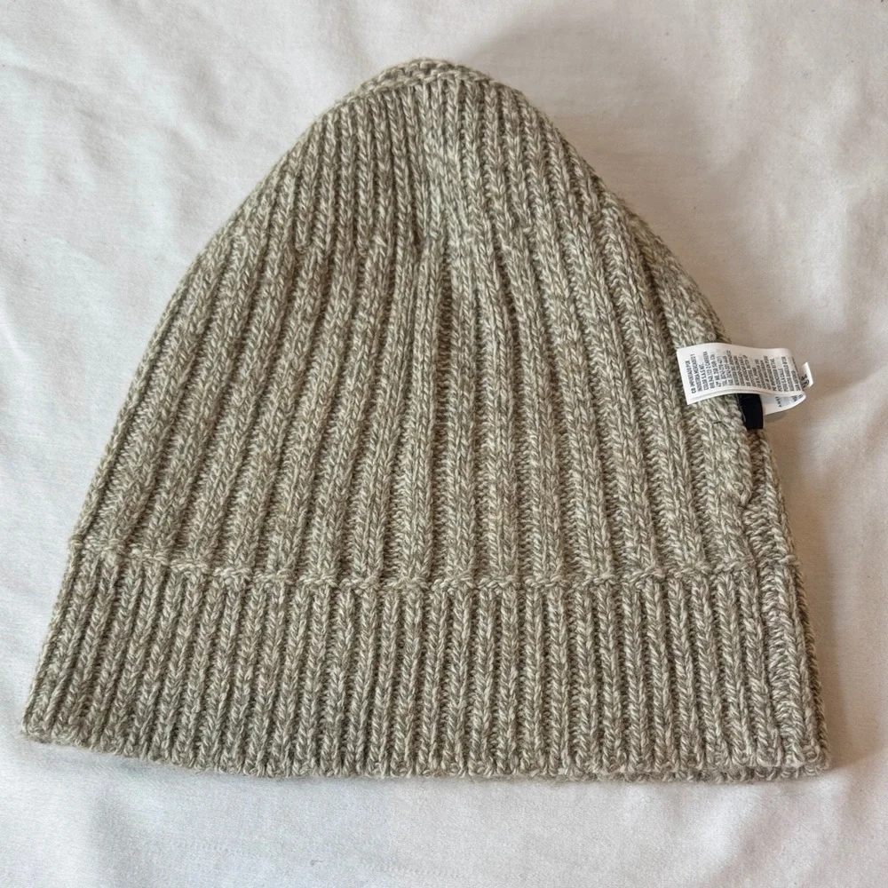 American Eagle Outfitters Tan/Cream Ribbed Beanie. OS.